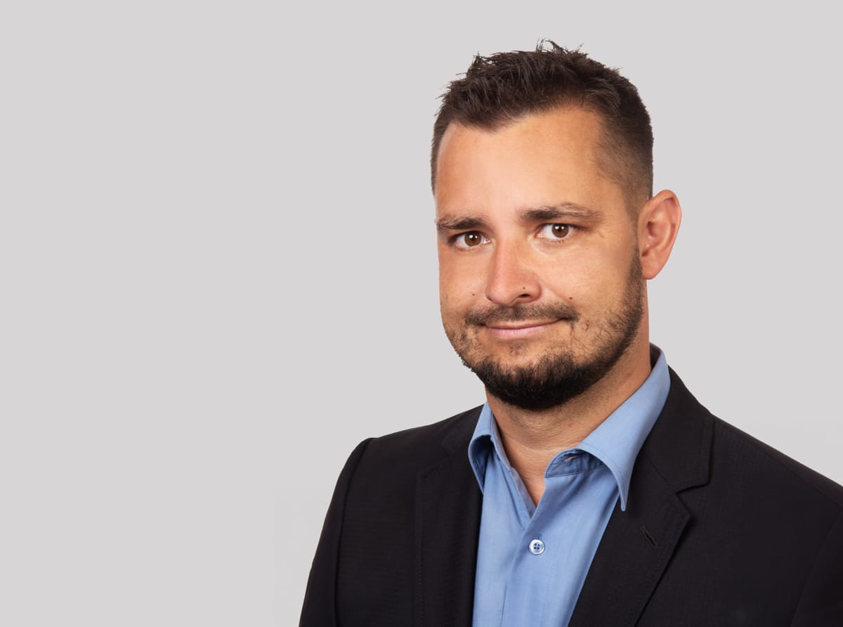 středoškolský učitel, zastupitel za KDU-ČSL