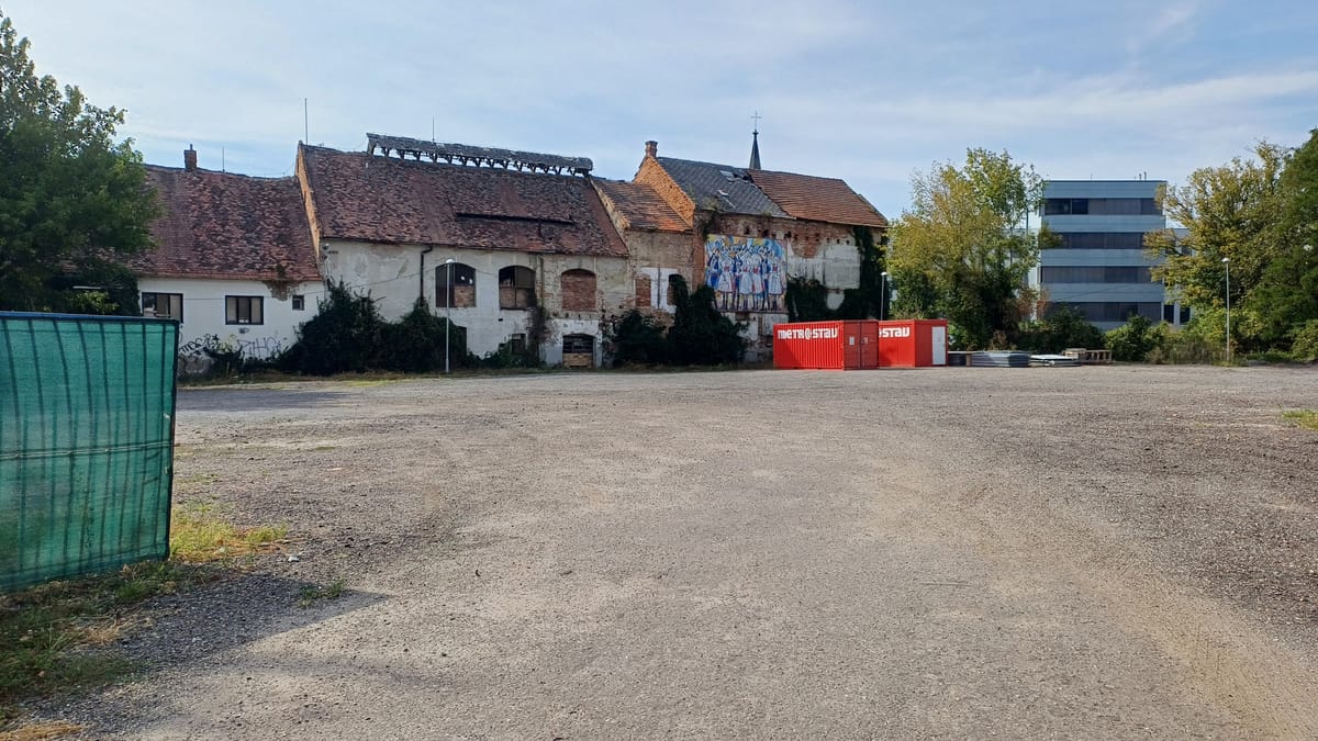 Kdo brzdí výstavbu nových bytů v areálu bývalé mlékárny?