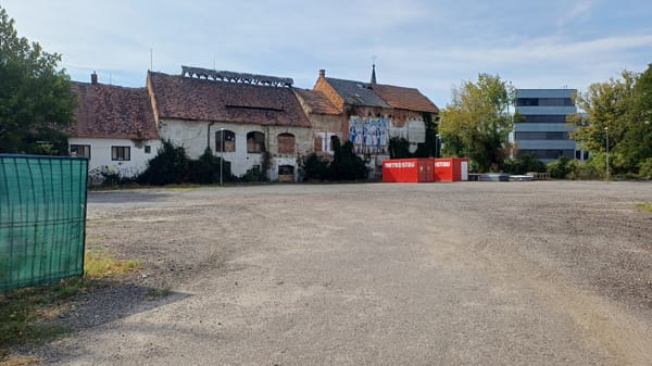 Kdo brzdí výstavbu nových bytů v areálu bývalé mlékárny?